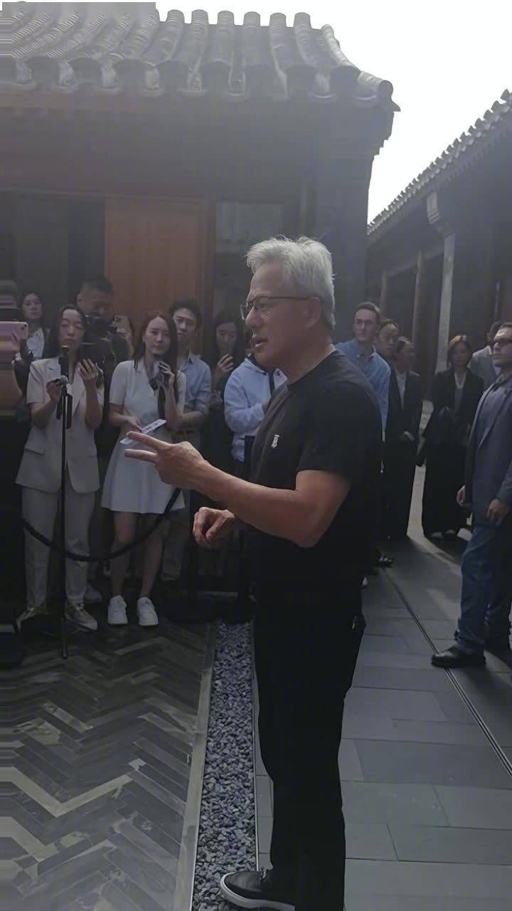 黃仁勛看好中國機器人產業 供應鏈奇跡與AI基礎軟件的雙輪驅動